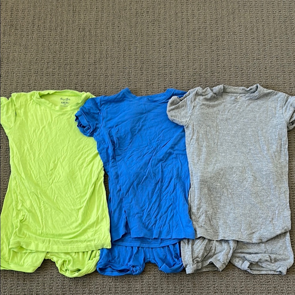 Bundle of 3 Vaenait Baby pajama sets size 6
